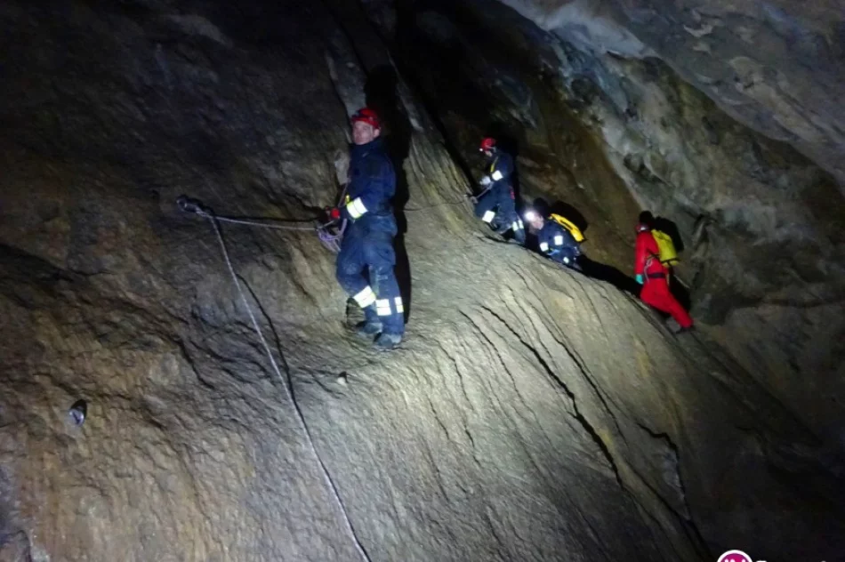 Strażacy ćwiczyli w jaskini i w górach - zdjęcie 3