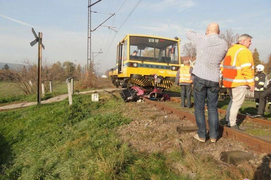 Nowy Sącz, ul. Ściegiennego – zderzenie drezyny z wózkiem akumulatorowym - zdjęcie 2