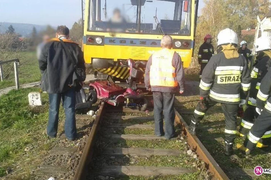 Nowy Sącz, ul. Ściegiennego – zderzenie drezyny z wózkiem akumulatorowym - zdjęcie 3