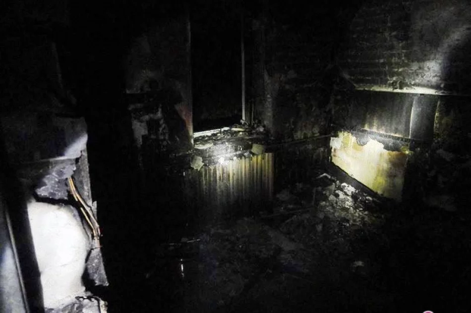 Nowy Sącz, ul. 1 Maja - pożar w wielorodzinnym budynku mieszkalnym - zdjęcie 2