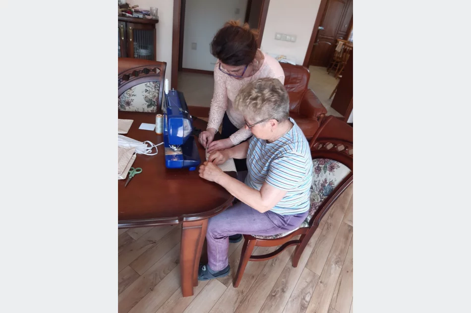 Koła Gospodyń Wiejskich szyją maseczki dla mieszkańców - zdjęcie 3