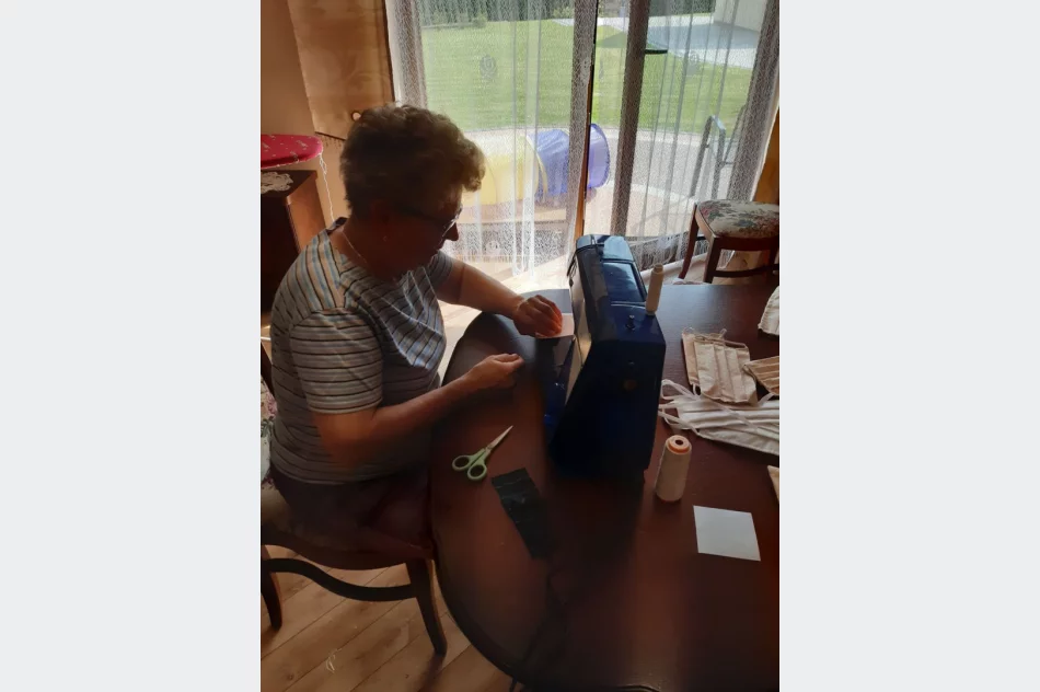 Koła Gospodyń Wiejskich szyją maseczki dla mieszkańców - zdjęcie 4