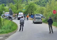 Zderzenie trzech samochodów na skrzyżowaniu - zdjęcie główne