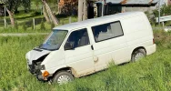 Zderzenie Peugeota i dostawczego Volkswagena - zdjęcie 2