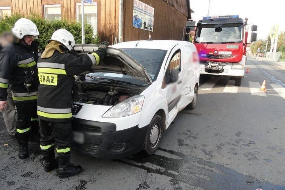 Nowy Sącz, ul. Paderewskiego zderzyły się dwa auta - są ranni - zdjęcie 2