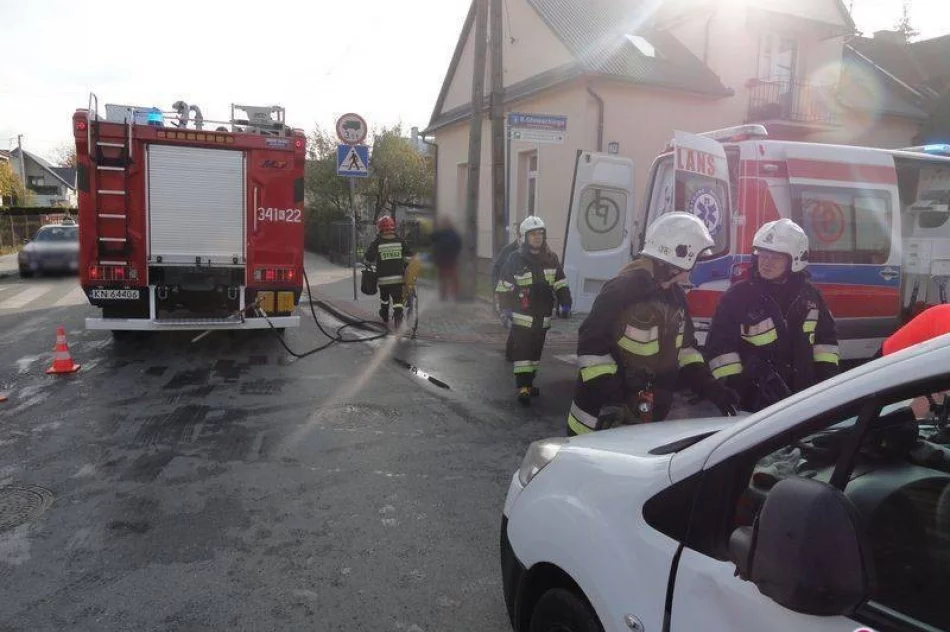 Nowy Sącz, ul. Paderewskiego zderzyły się dwa auta - są ranni - zdjęcie 3