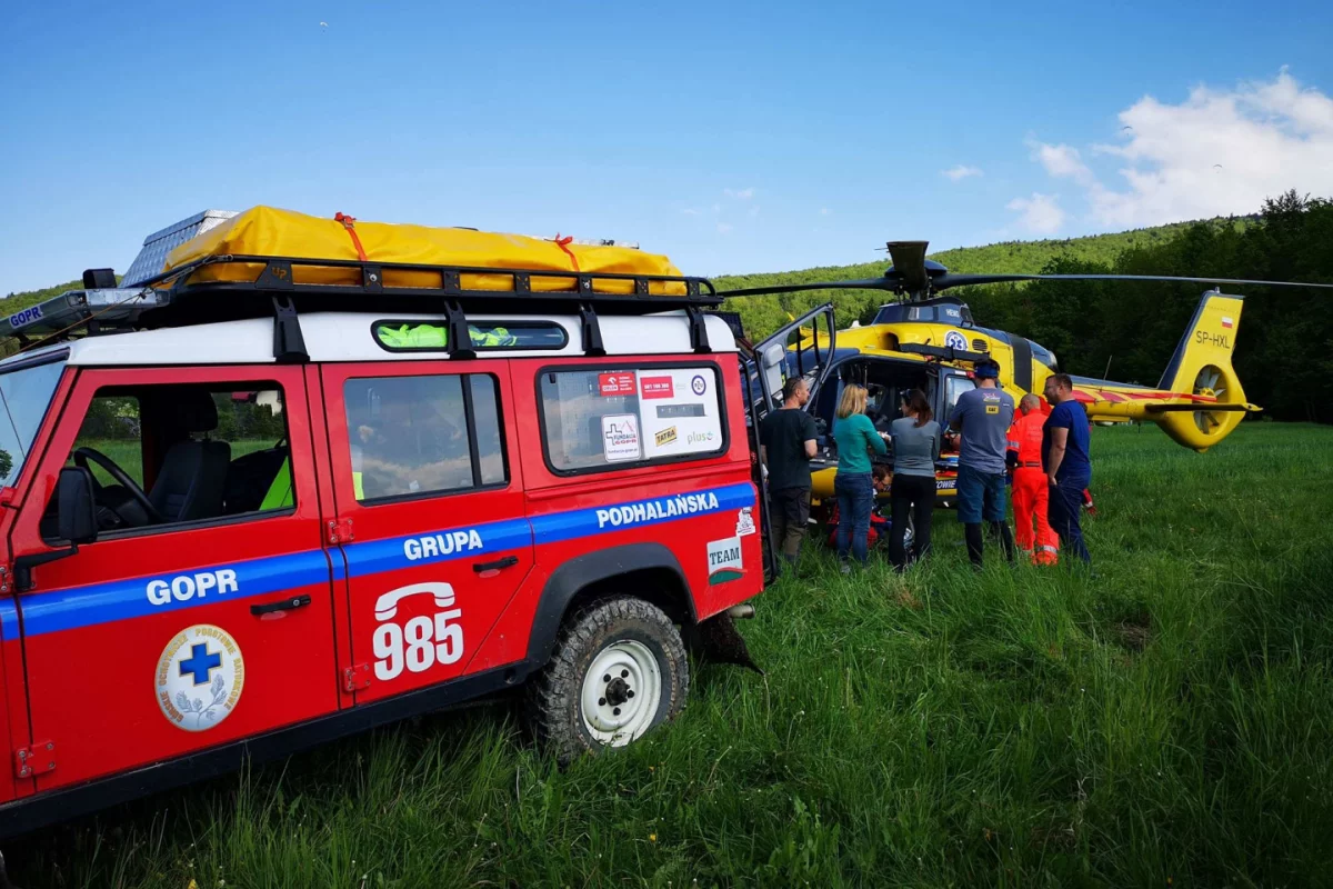 Cztery poważne akcje GOPR. Paralotniarz zawisł na drzewie, na pomoc LPR 