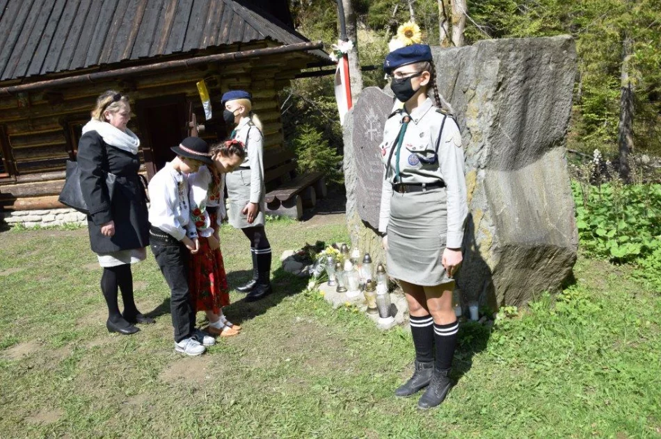 Samorządowcy złożyli hołd św. Janowi Pawłowi II - zdjęcie 2