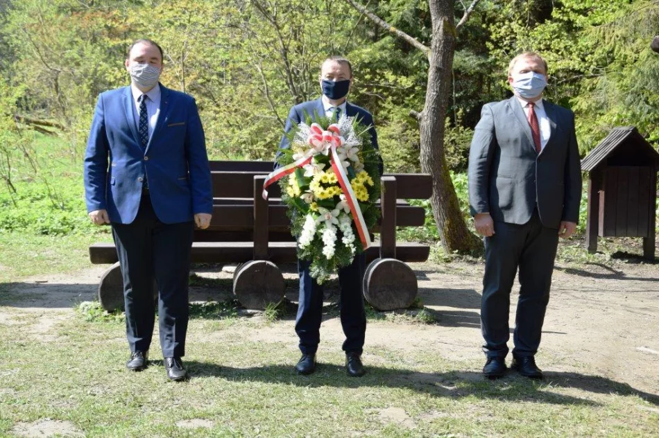 Samorządowcy złożyli hołd św. Janowi Pawłowi II - zdjęcie 7