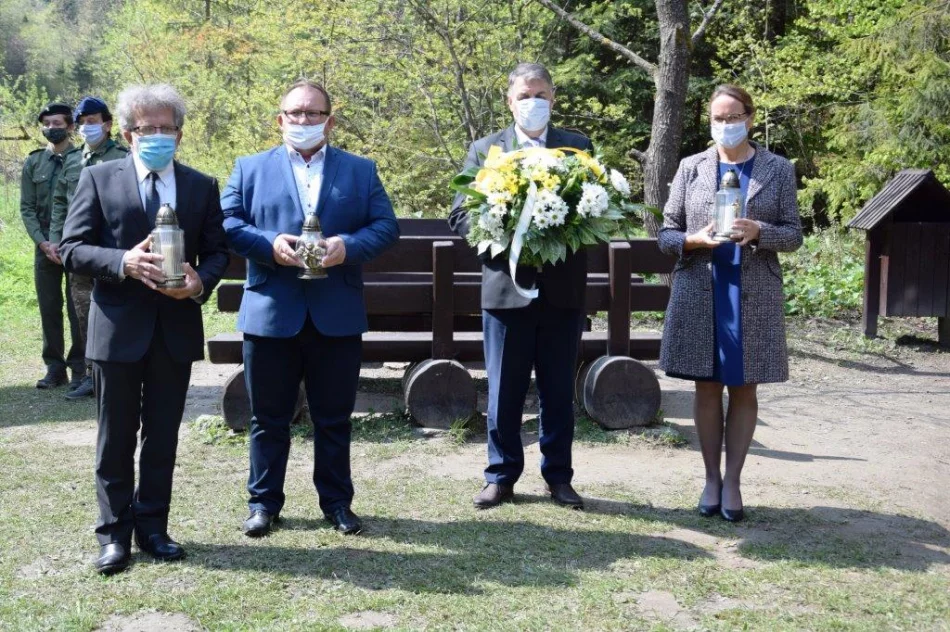 Samorządowcy złożyli hołd św. Janowi Pawłowi II - zdjęcie 10