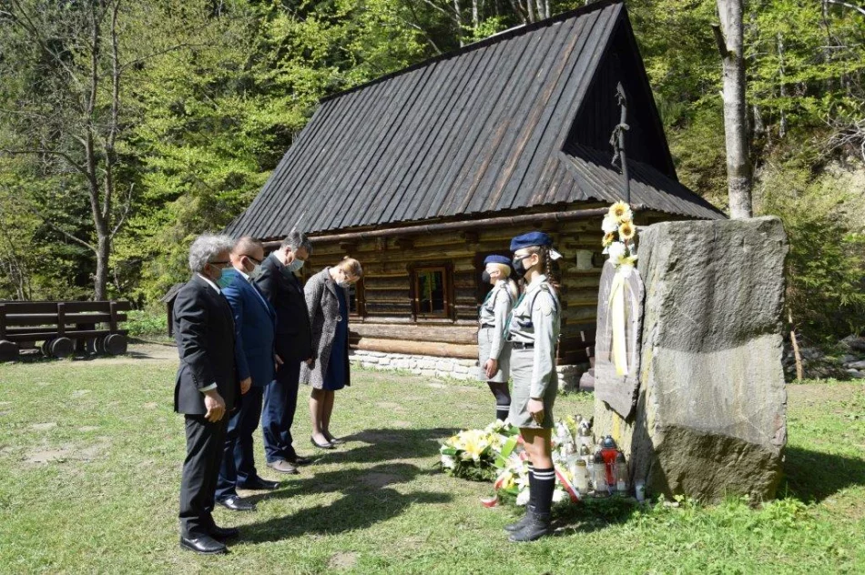 Samorządowcy złożyli hołd św. Janowi Pawłowi II - zdjęcie 11