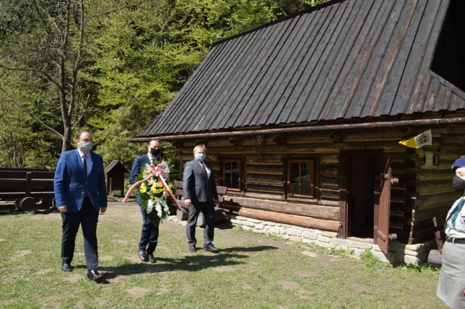 Samorządowcy złożyli hołd św. Janowi Pawłowi II - zdjęcie 12