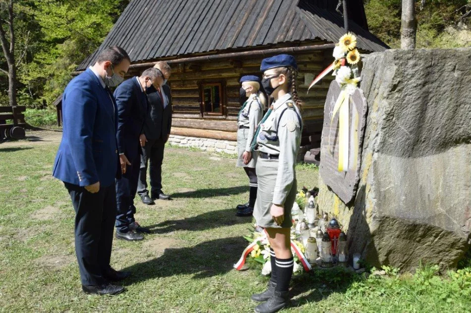 Samorządowcy złożyli hołd św. Janowi Pawłowi II - zdjęcie 14