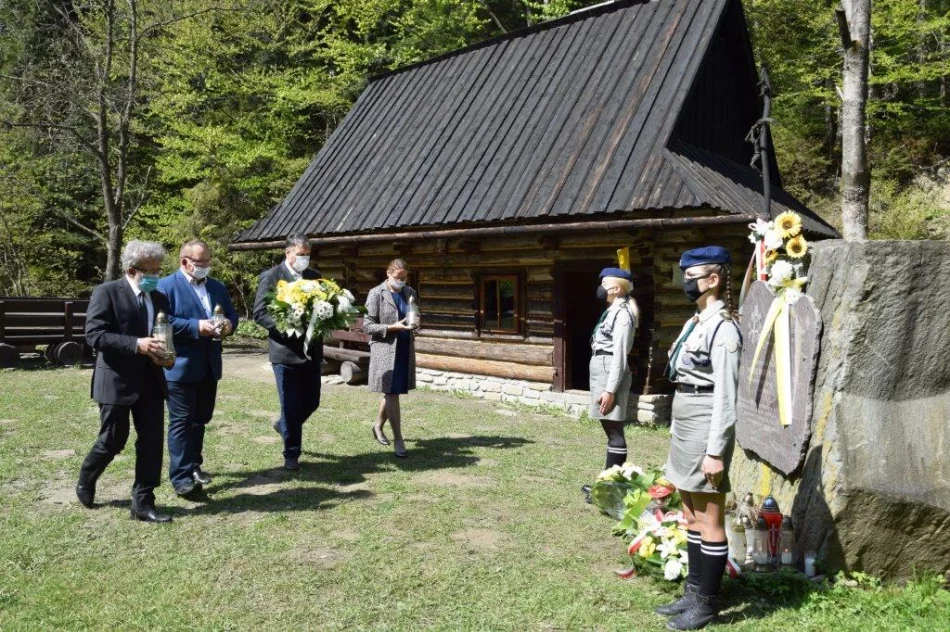 Samorządowcy złożyli hołd św. Janowi Pawłowi II - zdjęcie 18
