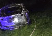 Doszczętnie spłonęła wiata i zaparkowany w niej samochód - zdjęcie główne