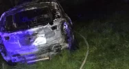 Doszczętnie spłonęła wiata i zaparkowany w niej samochód - zdjęcie 2