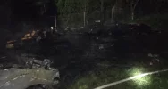 Doszczętnie spłonęła wiata i zaparkowany w niej samochód - zdjęcie 4