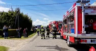 Groźnie wyglądające zderzenie z kursowym autobusem. Jedna osoba trafiła do szpitala - zdjęcie 4