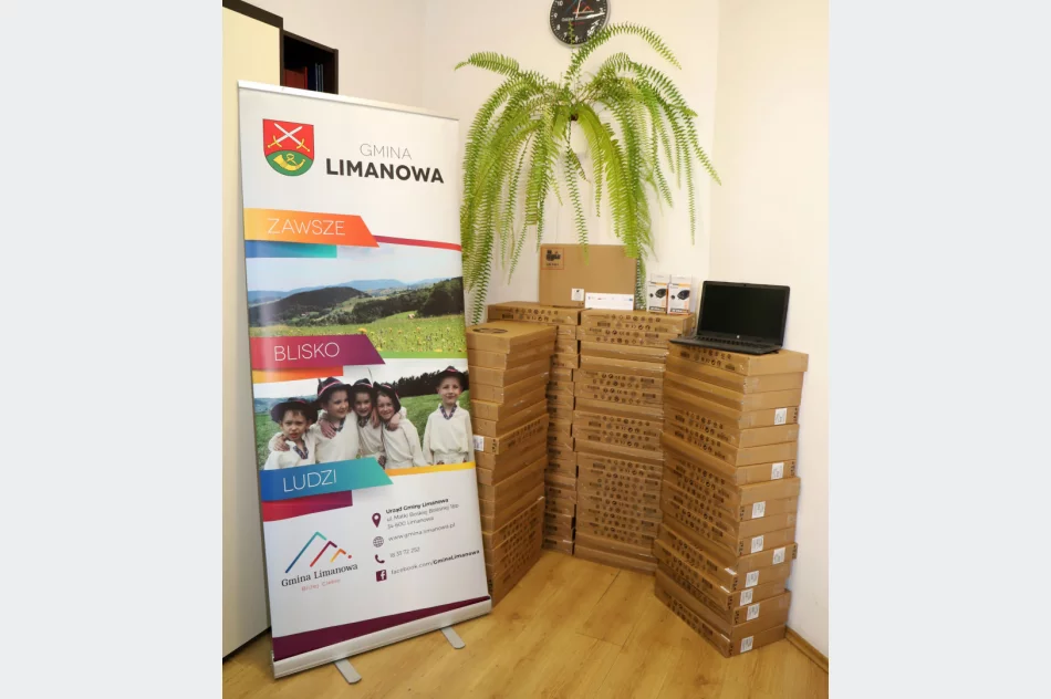 Kolejny sprzęt komputerowy do zdalnej nauki trafi do najbardziej potrzebujących uczniów - zdjęcie 2