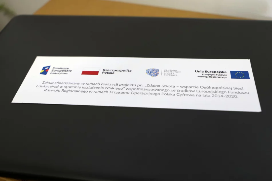 Kolejny sprzęt komputerowy do zdalnej nauki trafi do najbardziej potrzebujących uczniów - zdjęcie 3