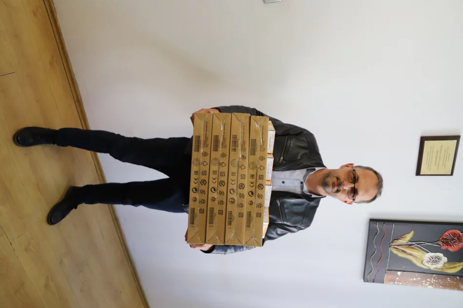 Kolejny sprzęt komputerowy do zdalnej nauki trafi do najbardziej potrzebujących uczniów - zdjęcie 8