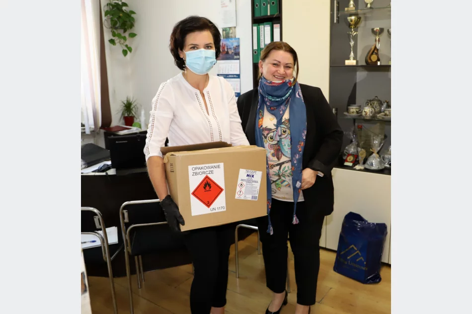 Wojewoda Małopolski przekazał Gminie Limanowa środki dezynfekujące dla przedszkoli - zdjęcie 2