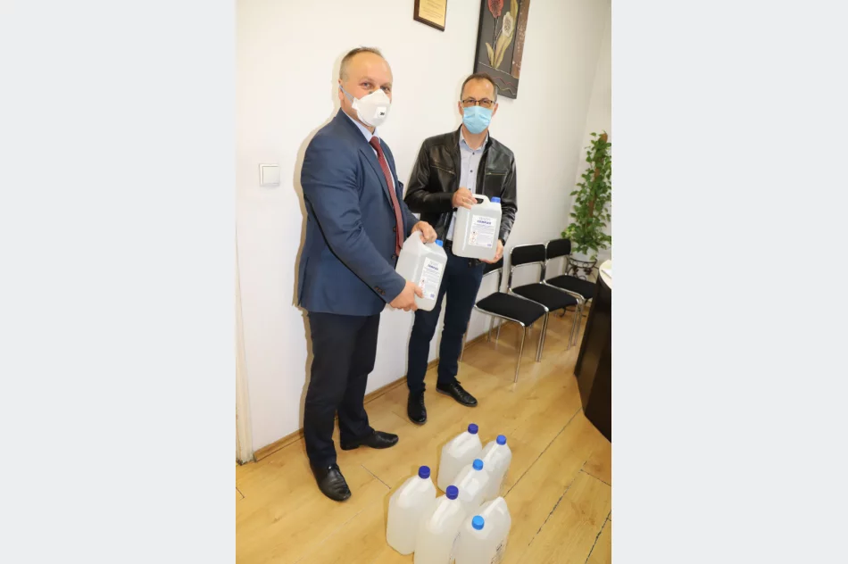 Wojewoda Małopolski przekazał Gminie Limanowa środki dezynfekujące dla przedszkoli - zdjęcie 3