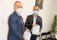 Wojewoda Małopolski przekazał Gminie Limanowa środki dezynfekujące dla przedszkoli - zdjęcie główne