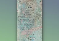 Konserwacja ujawniła losy historycznej tablicy - usiłowano ją zniszczyć i zakopano pod ziemią - zdjęcie główne