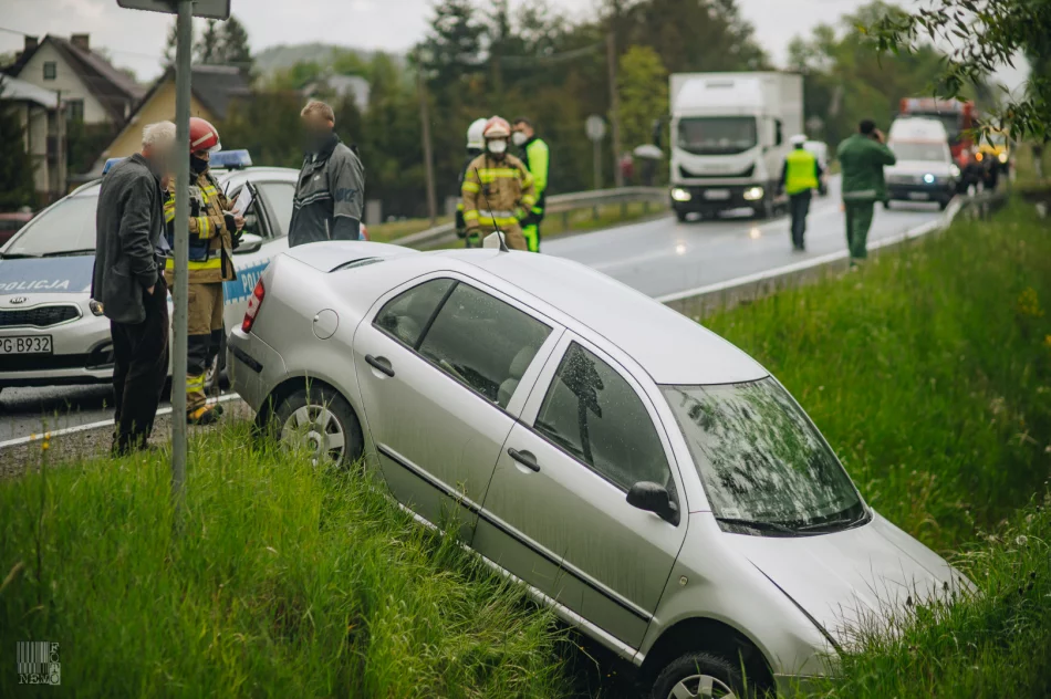 Dwa pojazdy zderzyły się na DK 28 - zdjęcie 4