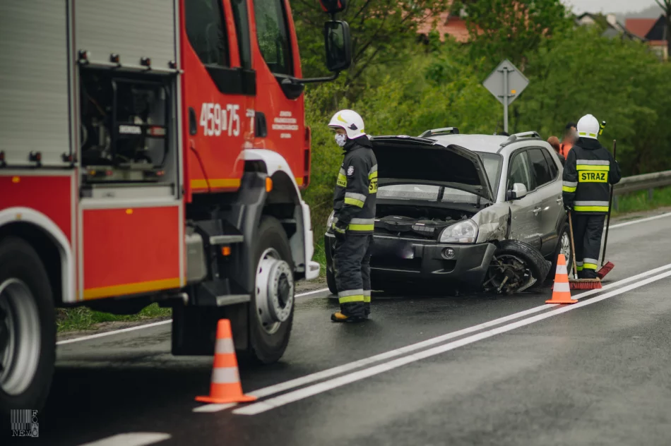 Dwa pojazdy zderzyły się na DK 28 - zdjęcie 9