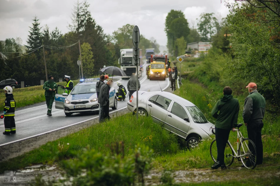 Dwa pojazdy zderzyły się na DK 28 - zdjęcie 14