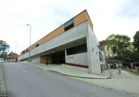 PARKING POD PLACEM TARGOWYM OTWARTY - zdjęcie główne