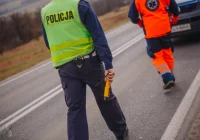 Kompletnie pijany usiadł za kierownicą. Uszkodził dwa zaparkowane auta - zdjęcie główne