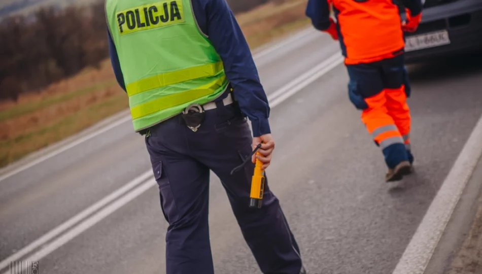 Kompletnie pijany usiadł za kierownicą. Uszkodził dwa zaparkowane auta - zdjęcie 1