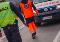 Zderzenie aut, jedna osoba trafiła do szpitala - zdjęcie główne