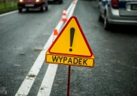 Pijany zjechał z drogi i wjechał na stromą skarpę - zdjęcie główne