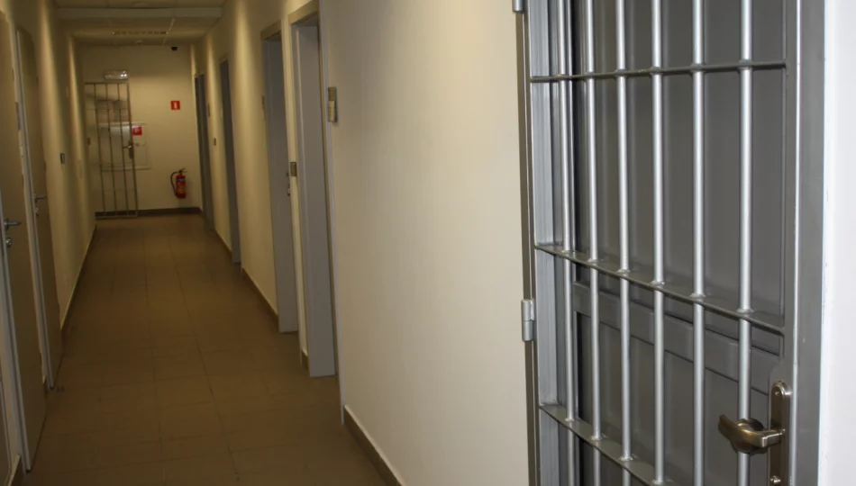 3,4 promila u kierowcy Opla. 52-latek trzeźwieje na komendzie - zdjęcie 1