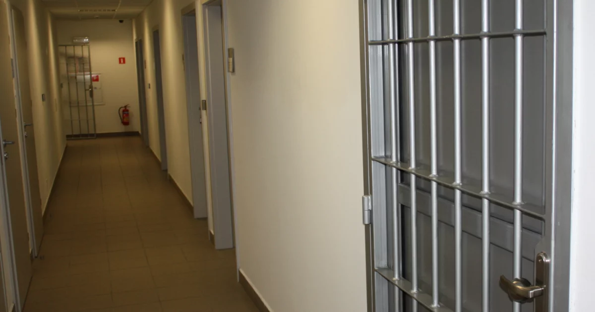 3,4 promila u kierowcy Opla. 52-latek trzeźwieje na komendzie