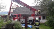 Strażacy zabezpieczali uszkodzony dach - zdjęcie 3