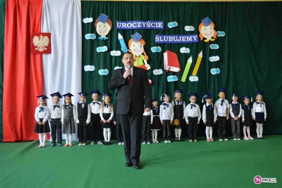 Pierwszaki z Koniuszowej po ślubowaniu - zdjęcie 2