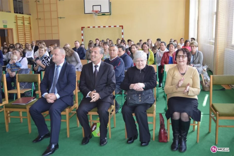 Pierwszaki z Koniuszowej po ślubowaniu - zdjęcie 4