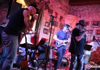 Antoni Krupa, Workaholic i Przyjaciele - bluesowy musical w Muzycznym Folwarku! - zdjęcie główne