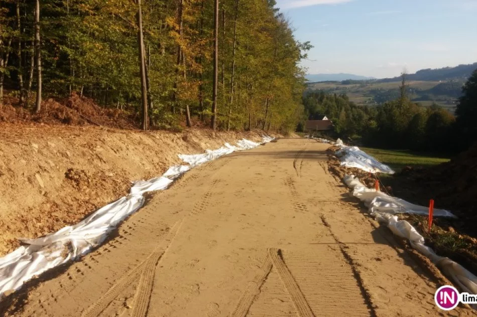 Droga 'do nikąd' za kilkaset tysięcy. Mieszkańcy są zdziwieni - wójt to rozumie - zdjęcie 2