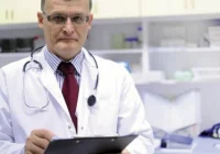 Dr Paweł Grzesiowski: nowym wyzwaniem jest poluzowanie obostrzeń - zdjęcie główne