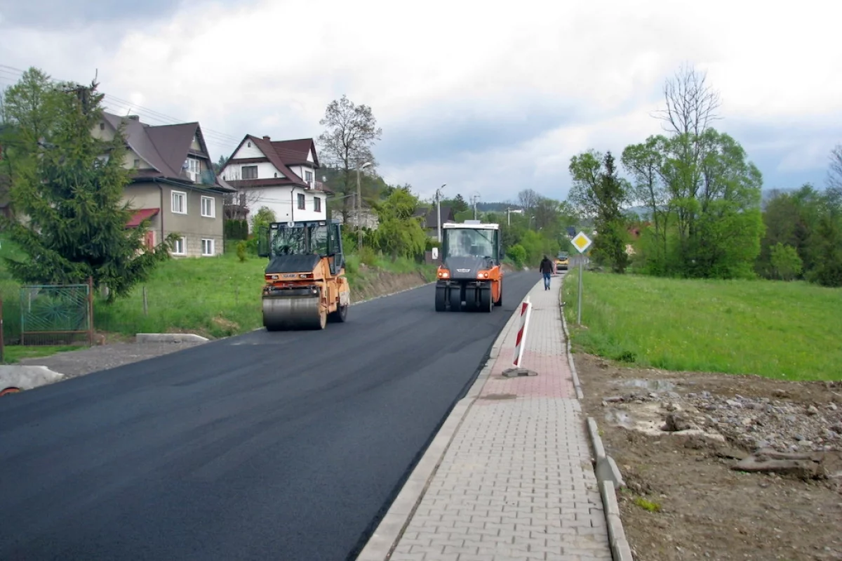 Prace postępują szybciej niż zakładano. Nowa nawierzchnia na odcinku 3 km