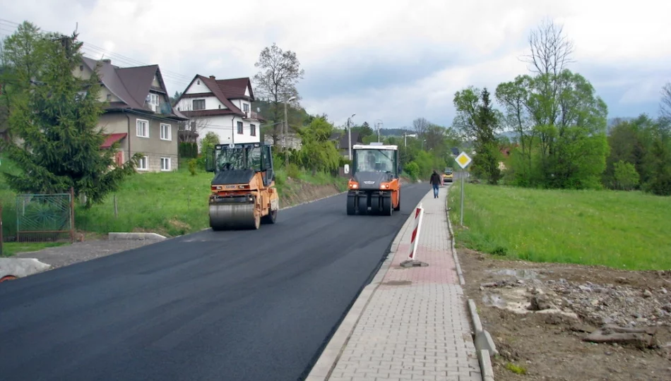 Prace postępują szybciej niż zakładano. Nowa nawierzchnia na odcinku 3 km - zdjęcie 1