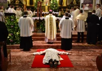 Kwarantanną objęto około 30 osób. Księża nie mogą sprawować Mszy św. w kościołach - zdjęcie główne