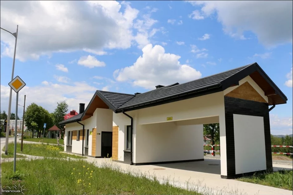 Budynek zaplecza gotowy, trwa budowa ścieżki rowerowej - zdjęcie 2