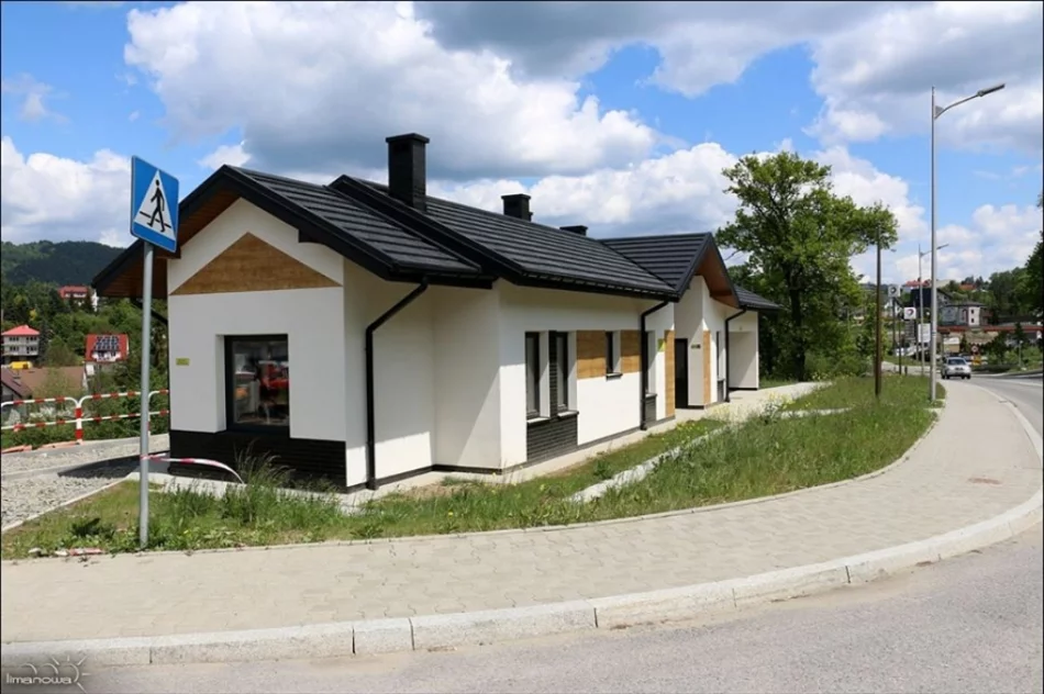 Budynek zaplecza gotowy, trwa budowa ścieżki rowerowej - zdjęcie 3